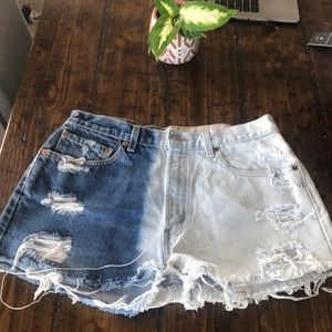 Cut off Levi shorts